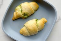 Vibrant Spinach Pesto Mozzarella Swirls