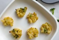 Cheesy Broccoli Mac Poppers