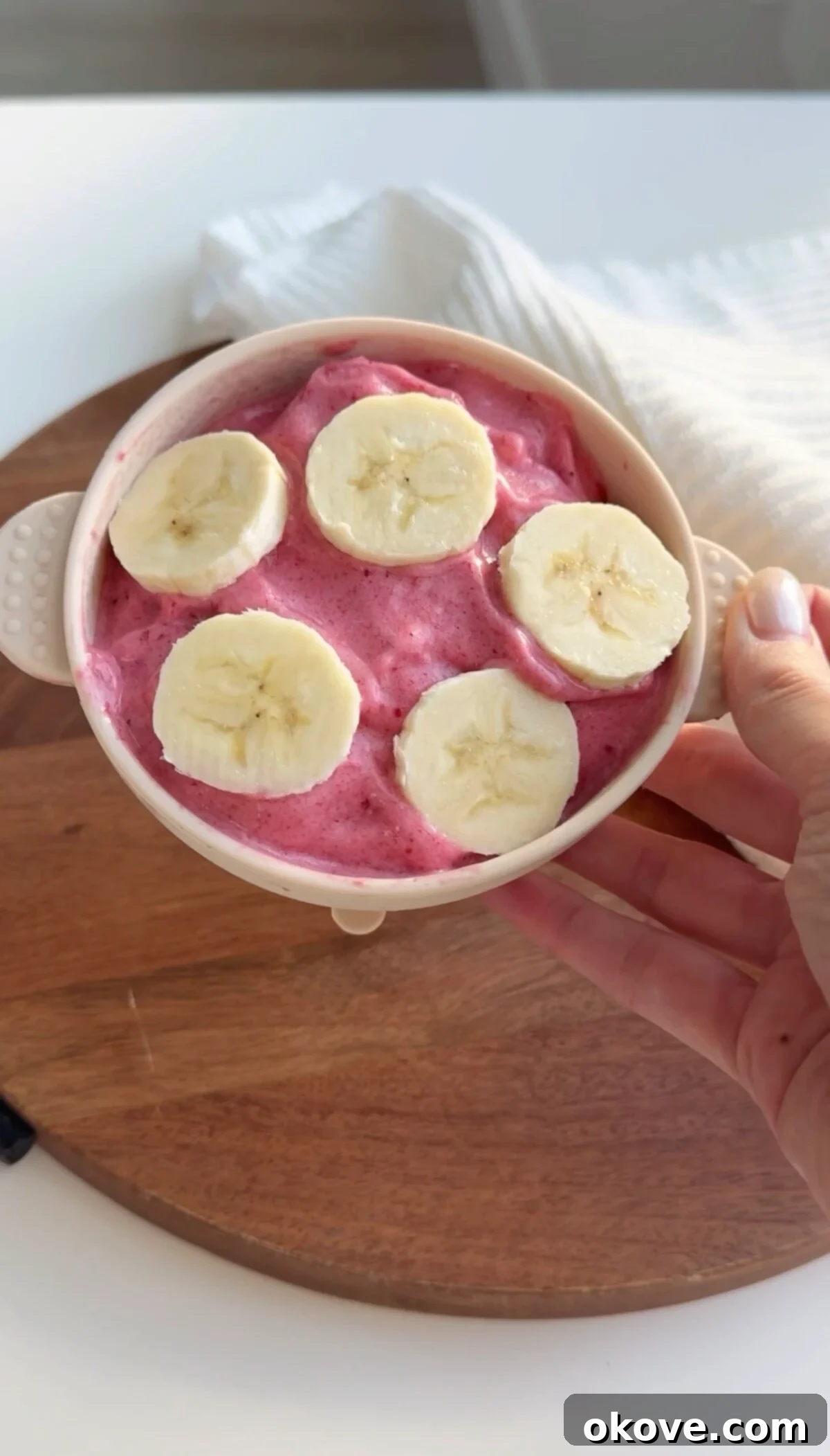 Creamy Thick Smoothie Bowls for Tiny Hands 2 A vibrant, thick smoothie bowl generously topped with fresh berries, banana slices, and a sprinkle of granola, appealing to both kids and adults.
