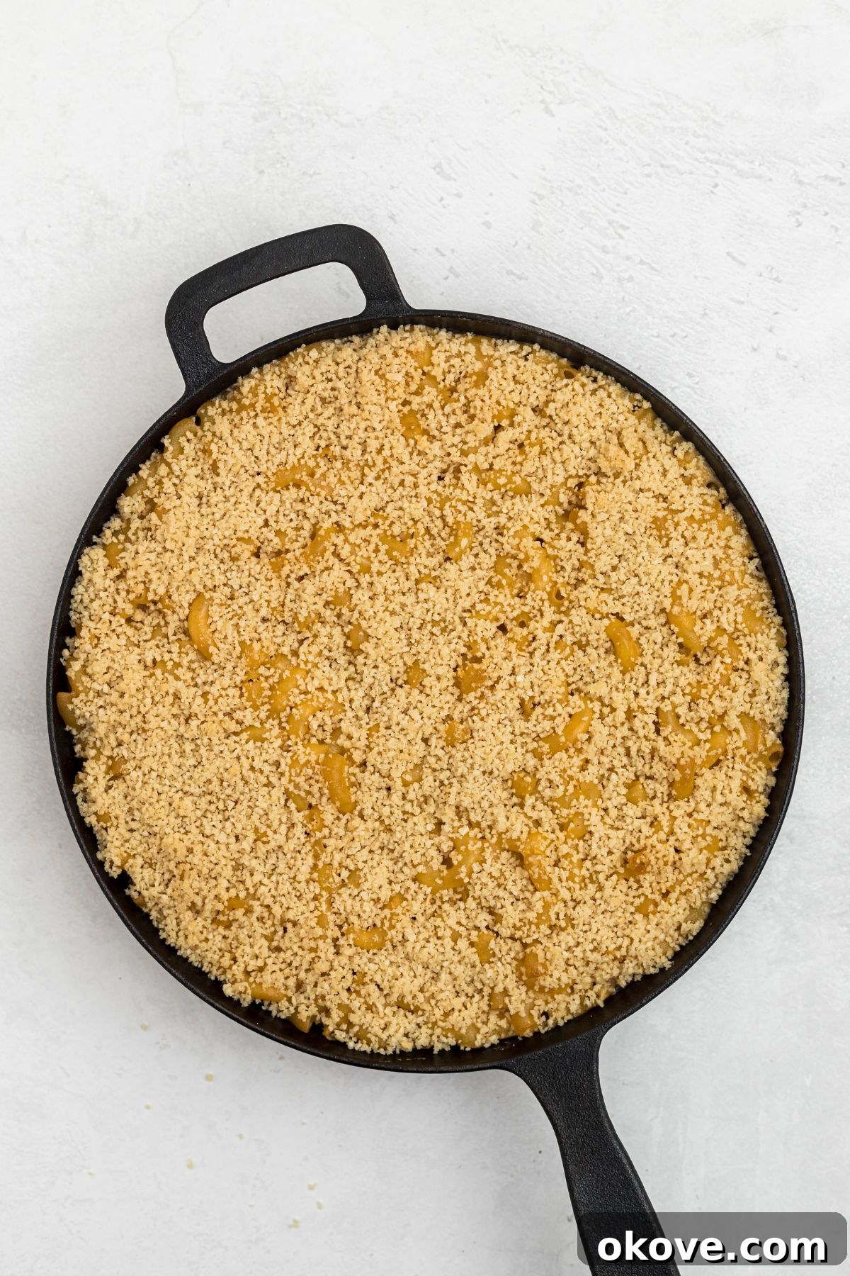 Ultimate Smoked Macaroni and Cheese Bake 10 Cast iron skillet with mac and cheese, topped with bread crumbs, after smoking, but before putting in the oven on broil.