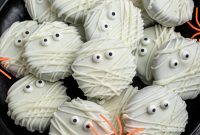 Halloween Oreo Mummy Cookies